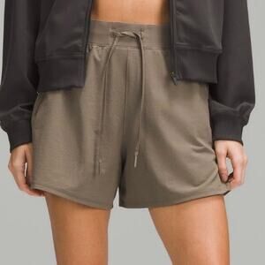 NWT Lululemon License to Train High-Rise Short 4" Sz 6 Nomad